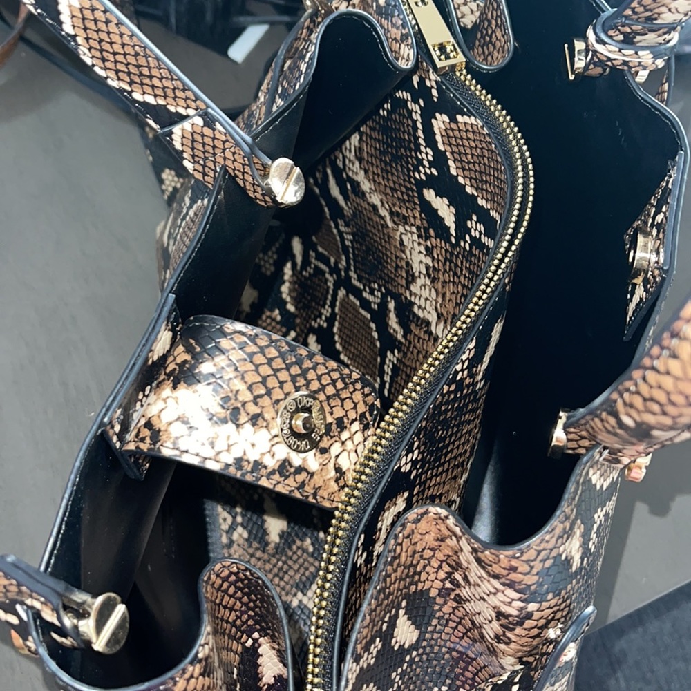Aldo snake print purse, - Picture 4 of 4